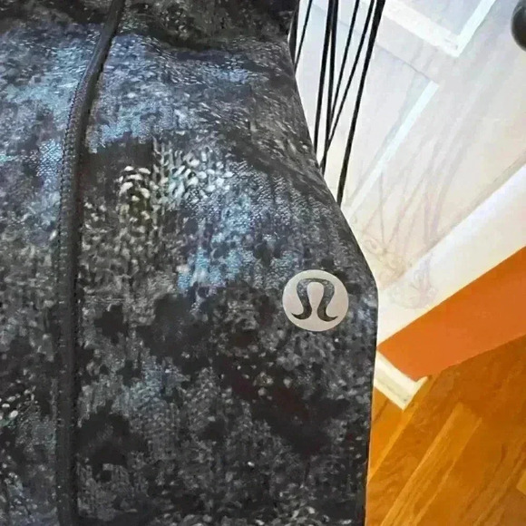 Lululemon Leggings-Size 6 - Picture 2 of 4